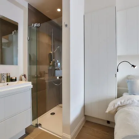 Lichtrijk Luxe-appartement Op Toplocatie In كنوك هايست