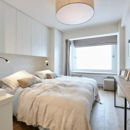 Lichtrijk Luxe-appartement Op Toplocatie In كنوك هايست
