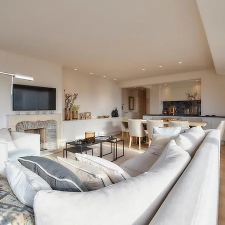Lichtrijk Luxe-appartement Op Toplocatie In