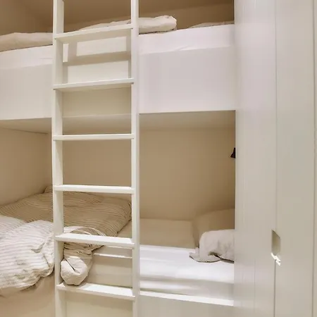 Lichtrijk Luxe-appartement Op Toplocatie In كنوك هايست